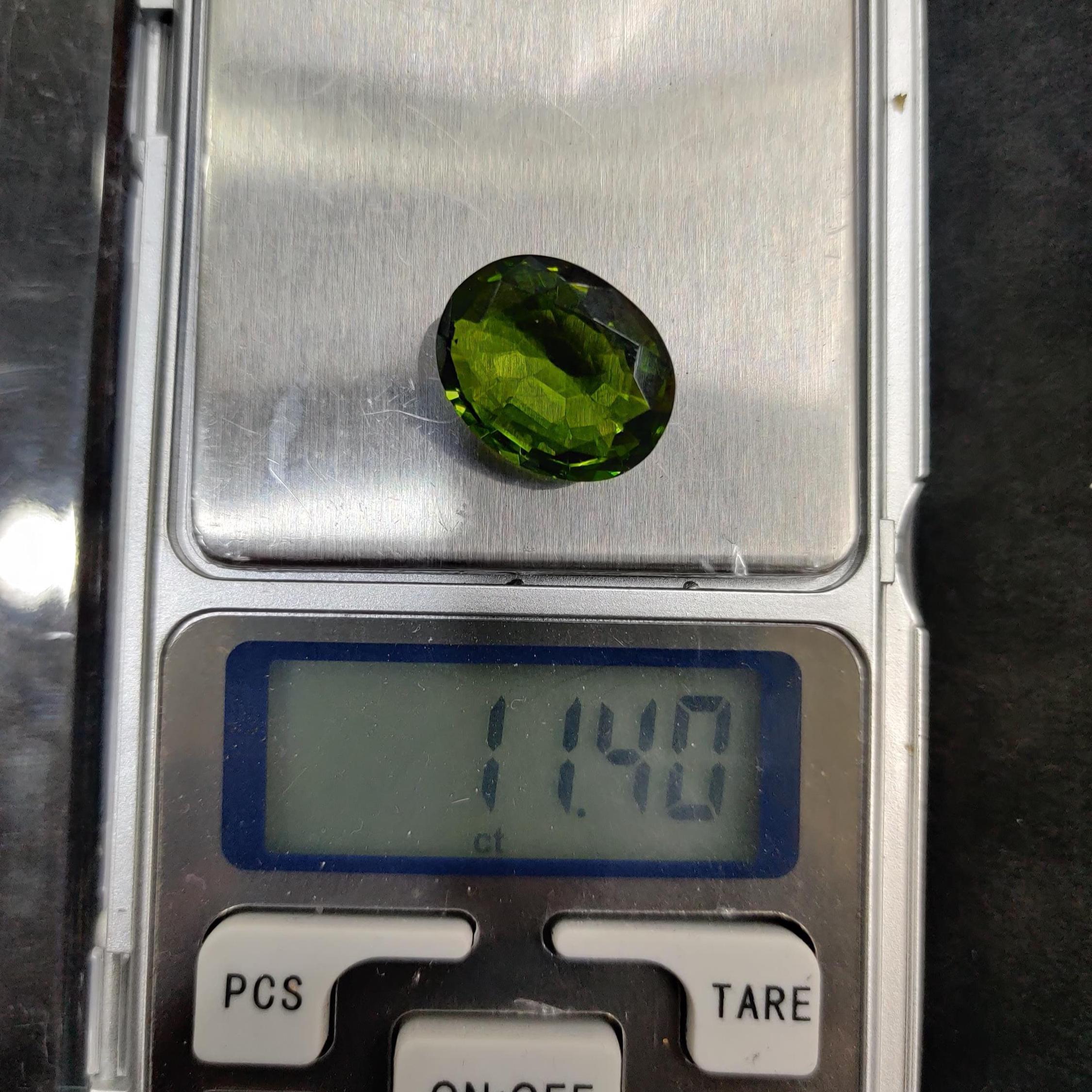 モルダバイト　11グラム　チェコ チェコ産モルダバイト宝石：天然オーバルカット石、11カラット - Etsy 日本