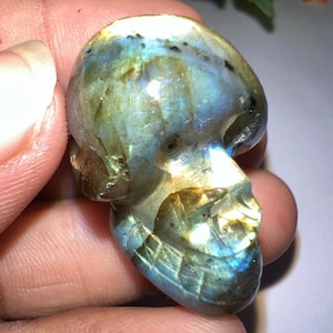 Labradorite Skull: Rainbow Quartz Altar Stone (63 Carat)