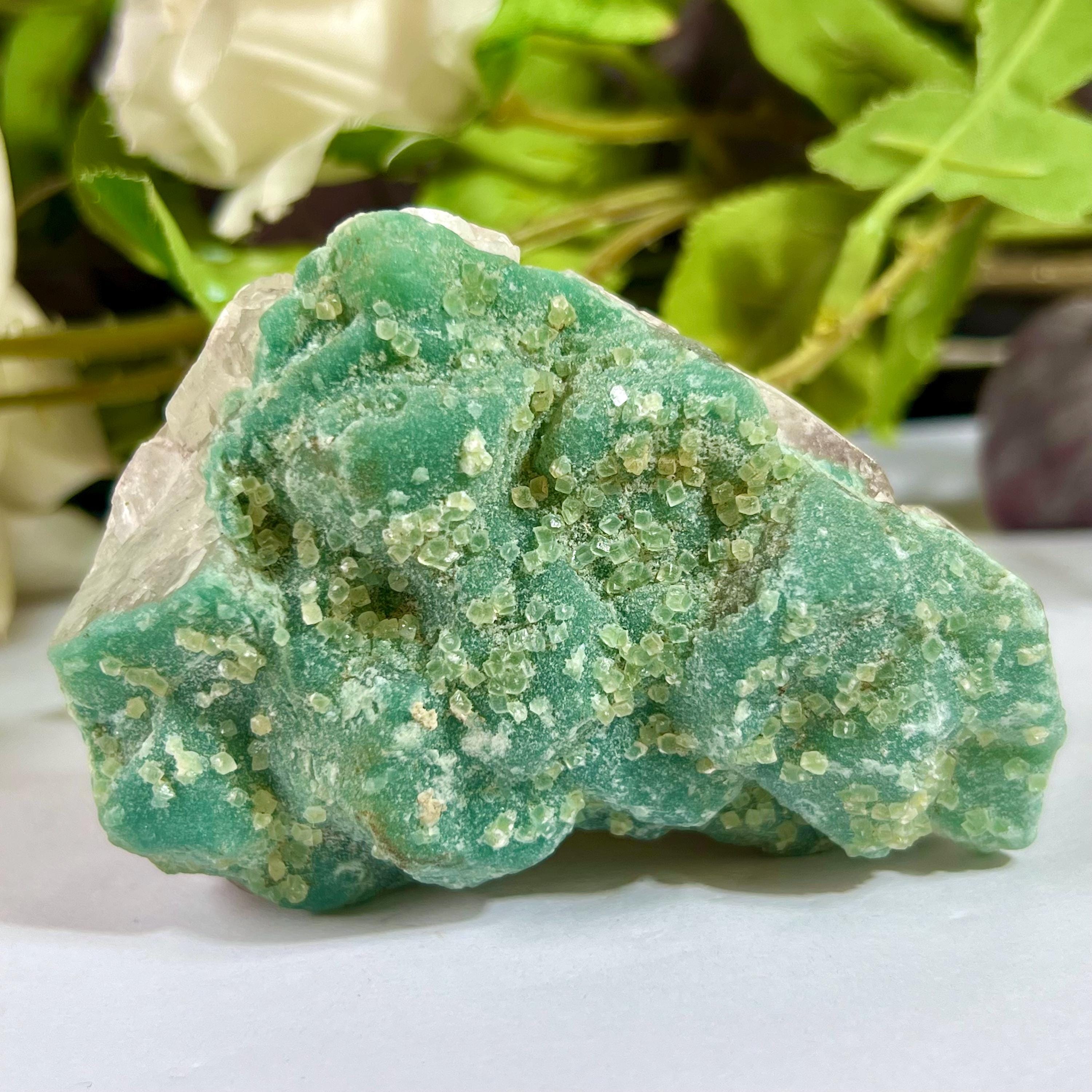 Spécimen Minéral – Cubes D'apophyllite Verte Avec Stilbite, Inde, 248g, 9x6.5cm