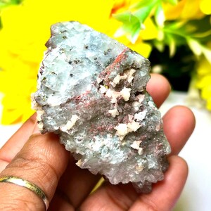 Pierre de cristal cryolite du Groenland : pierre maîtresse Reiki à hautes vibrations (111 g