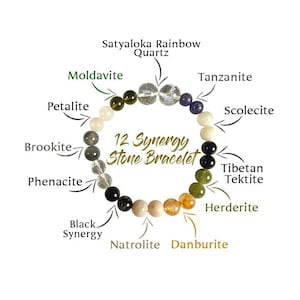Pulsera de piedra SYNERGY de doce brookitas, danburitas, herderitas, moldavitas, natrolitas, petalitas, fenakitas, satyaloka, escolecitas, tanzanitas y tectitas.