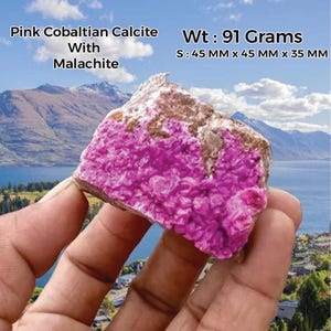 Muestra de calcita cobaltiana rosa con malaquita (91 gramos)
