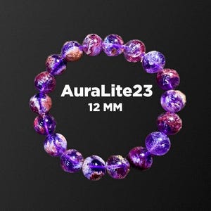 Puede incluir: Un brazalete AuraLite23 morado y dorado con cuentas de 12 mm.