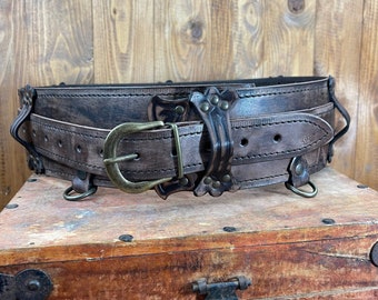 Brown Single Leather Big Belt in Weathered Effect. Handcrafted. Perfect for Larp, Cosplay, Cinema and Theatre