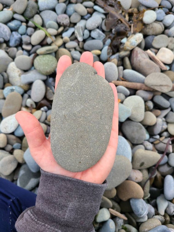 Extra Large 2 Flat Rocks, 4 Inchs to 5 Inches Flat Medium Rocks, Cairn  Stones, PNW, Wedding Stone, Beach Rocks, Mother Nature,ooak,rock 