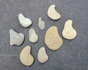 9Weird stones, natural heart shape stones, stones flat stones, heart rocks, diy crafts with rocks, craft stones, hearts, pebble apostrophe