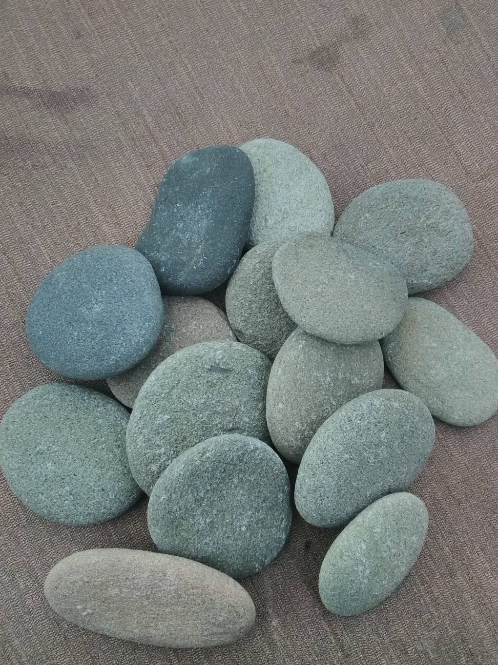 Free Shipping 75 Flat Rocks, 2 Inchs to 3 Inches Flat Medium Rocks