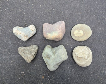 6 Weird stones, natural heart shape stones, stones flat stones, heart rocks, diy crafts with rocks, craft stones, hearts, pebble apostrophe