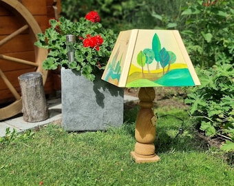 Tischlampe mit handbemaltem Lampenschirm