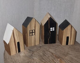 4 handbemalte Holzhäuser