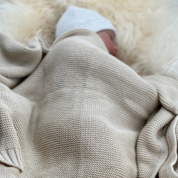 Gehaakte babydeken in beige, 100% biologisch katoenen babydeken, Gepersonaliseerde beige babydeken, Luxe biologisch katoenen babydeken in beige,