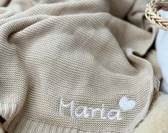 Personalisierte Babydecke Bio Baumwolle | Strickdecke mit Namen bestickt | Kuscheldecke Beige | Geschenk zur Geburt
