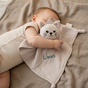 Personalisierte Schnuffelkatze mit Namen | Schmusetuch Katze Musselin | Kuscheltier Baby | Geschenk zur Geburt