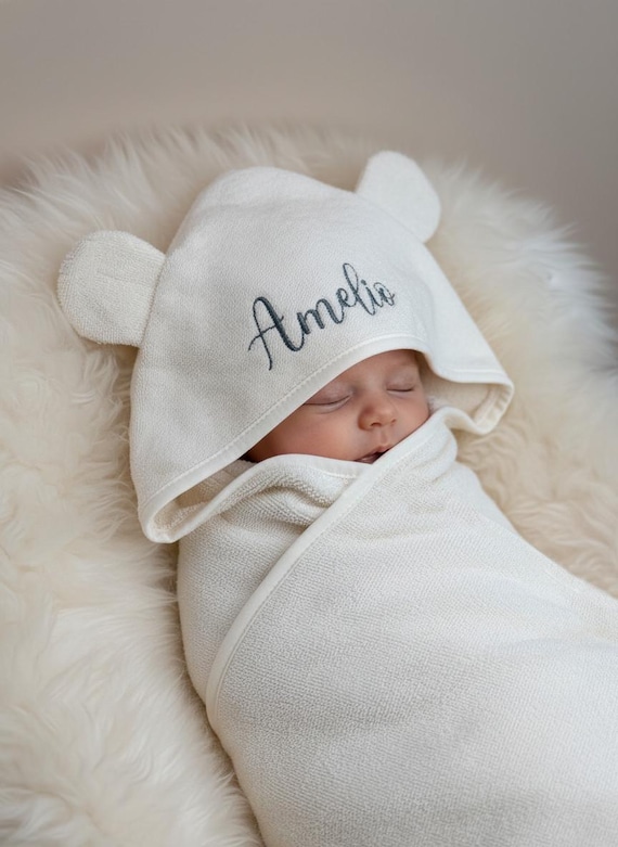 Bio Kapuzenhandtuch Baby Bär – Weiches Handtuch– Geschenk zur Geburt & Taufe – Badetuch Baby – Optional mit Namen personalisiert
