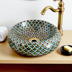 Exotisches Mexiko Waschbecken PAVO mit Pfaumuster in grün bemalt Talavera Keramik für Badezimmer
exotic mexican handpainted basin talavera style peacock
