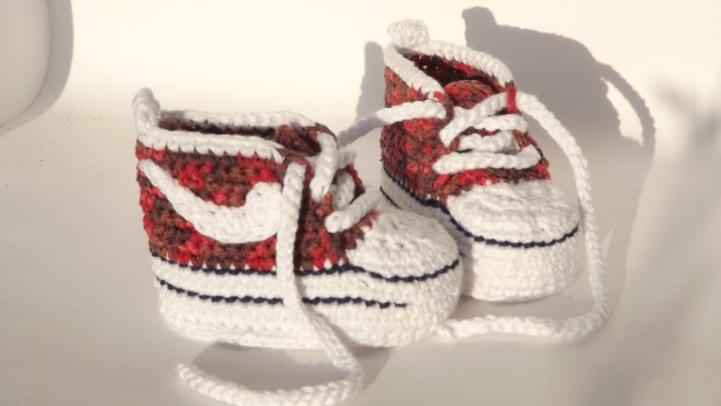 Sneakers, Baby schuhe, Babyschuhe, Handarbeit. Ohne: Metall und Kunststoff rotmeliert, 9.5 cm Bild 2