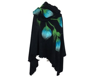 Poncho and scarf set. Women's poncho and scarf, hand-felted with wool, perfect as a gift.