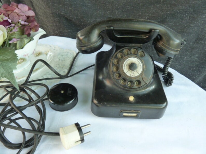 black vintage phone W 28