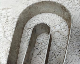 Horseshoe cookie cutter