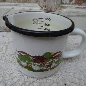 Enamel measuring cup