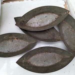 5 baking cups, boats