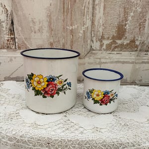 2 tasses en émail