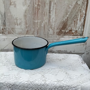 Enamel saucepan, large, light blue