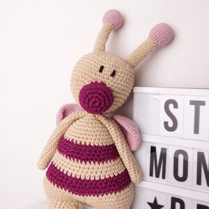 Crochet game clock bee-bumblebee