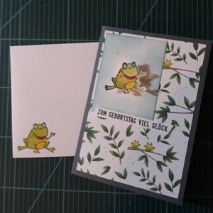 Biglietto di auguri di compleanno per bambini con rana traballante