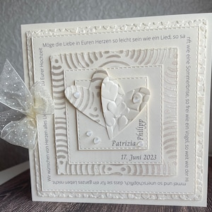 Stilvolle, personalisierte Hochzeitskarte mit umlaufenden Glückwunschspruch "Möge die Liebe in Euren Herzen…“