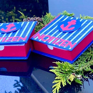 Notizzettelbox mit Kalender und Grußkarte