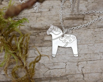 Dala horse, 925 silver, 15 mm, minimalistic pendant with engraving option and sterling silver chain 925, Swedish horse