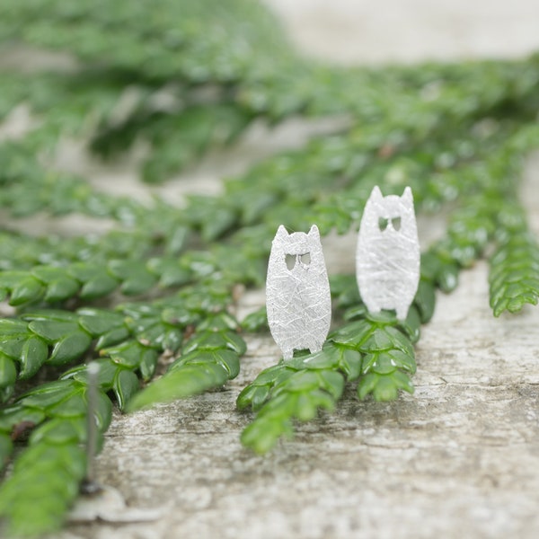 HUUU HUU  ein Uhu am Ohr   925 Silber Ohrschmuck, Eule, Ohrstecker gebürstet mit Stift aus Edelstahl, mit Geschenkverpackung