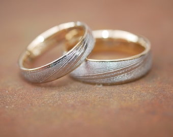 Wedding rings made of damask steel with 585 gold inside and fine lines, unique pieces made of forged stainless steel, handwritten inside engraving,