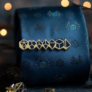 Pasador de corbata de dados poliédricos: ropa formal de jugador de D&D esmaltada