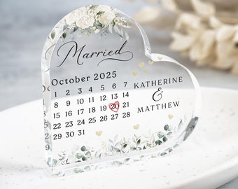 Personalised Mr & Mrs Wedding Gift Present, Anniversary Mr and Mrs Gift, Engagement Gift, Heart Plaque, Date Calendar Gift, Engaged Gifts