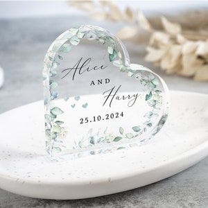 Personalised Wedding Heart Plaque Gift, Anniversary Gift Mr & Mrs Keepsake, Engagement Gift for Couple, Date Keepsake Gift, Engaged Plaque