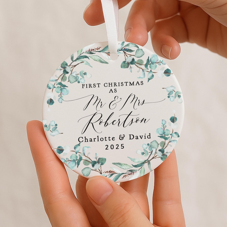 First Christmas Married Ornament, Mr & Mrs First Christmas Ornament, Married Christmas Keepsake, 1st Christmas Gifts, 1st Christmas Bauble Round
