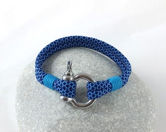 Bracelet with shackle sailing line