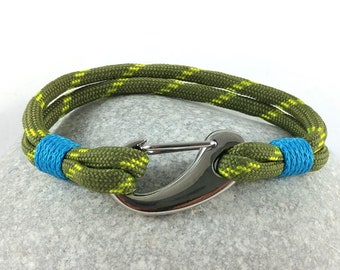 Bracelet with carabiner