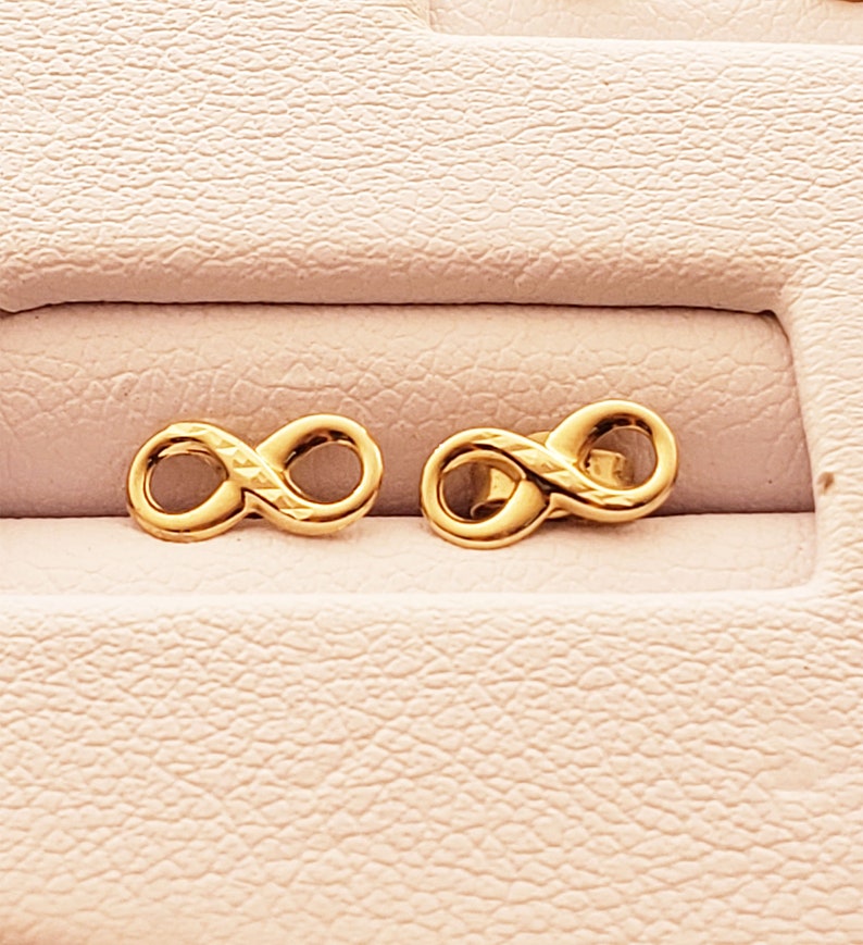 Infinity symbol stud earring,Dainty infinity studs,Infinity love jewelry 14k,Gold infinity love earrings,14k infinity love ear studs.