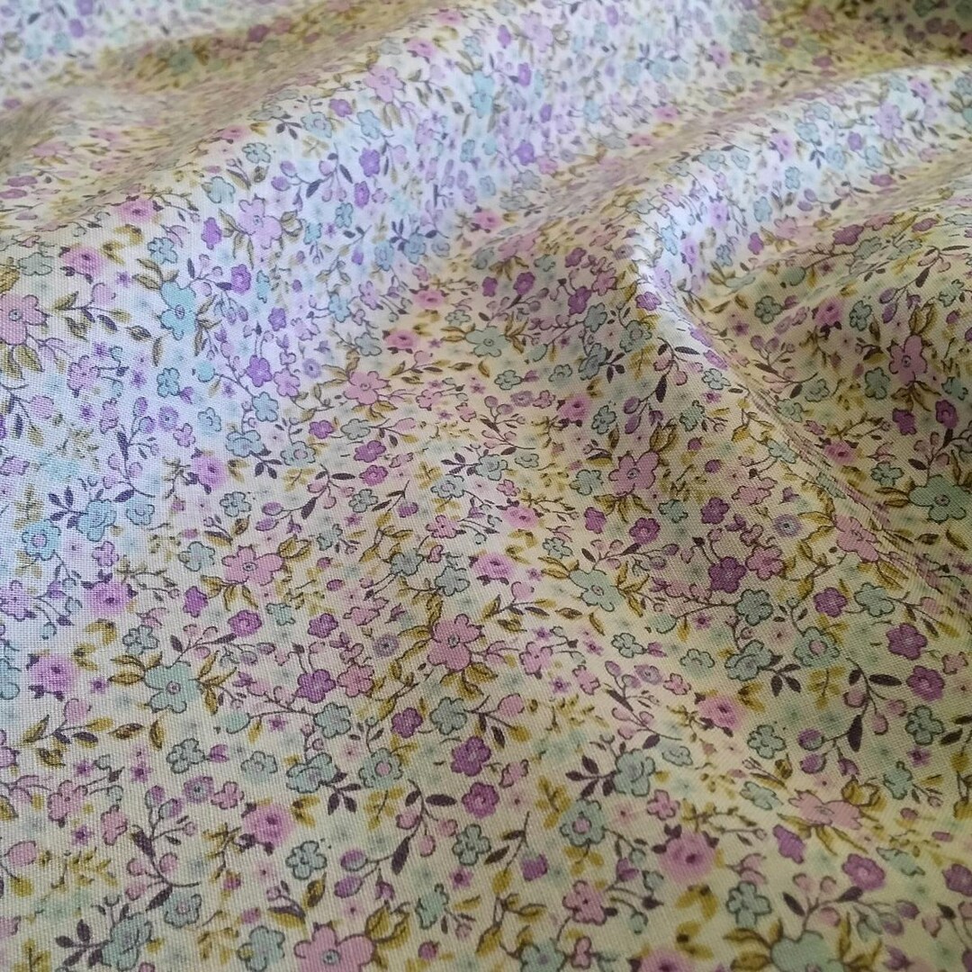 Liberty Style Ditsy Daisy Floral 100% Cotton Poplin Fabric. 112cm Wide ...