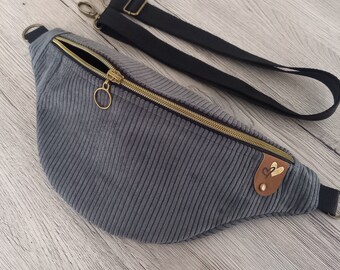 Personalisierte Bauchtasche Cord grau, HipBag, Bumbag, Crossbodybag