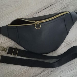 Personalisierte Bauchtasche , schwarz Kunstleder,bronze