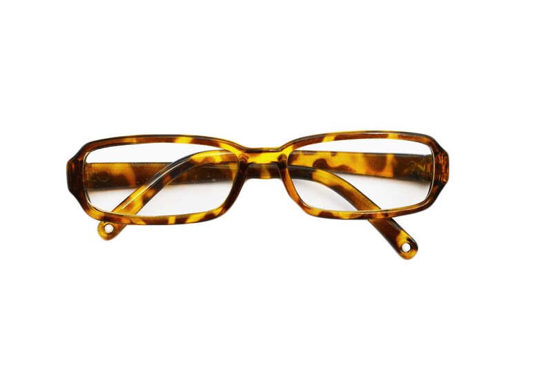 brown tortoise shell glasses