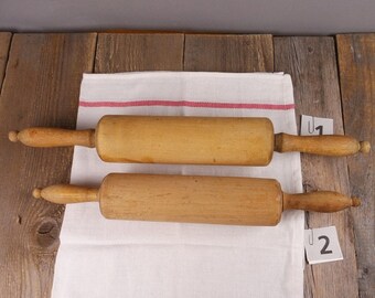 vecchio mattarello per la pasta di rotolamento, mattarello da cucina in legno d'epoca, vecchia attrezzatura da cucina in legno, decorazioni 
