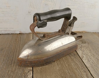 old electric iron, iron with ebonite handle, heavy iron for ironing, household appliances from PRL, vintage iron from Poland, large iron
