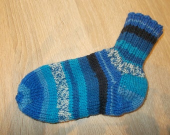 Sockenhexe "liebevoll" selbst gestrickte  " warme " Kinder Sneaker Socken Gr. 28 / 29 aus 8 fach Sockenwolle