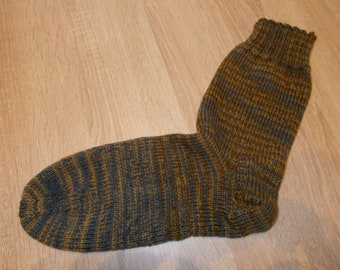 Sockenhexe "  liebevoll " selbst gestrickte Socken Gr. 42 / 43 " extra warm " aus 8 fach . Sockenwolle