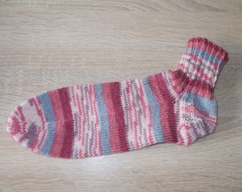 Sockenhexe " liebevoll " gestrickte Sneakersocken Gr. 42 / 43